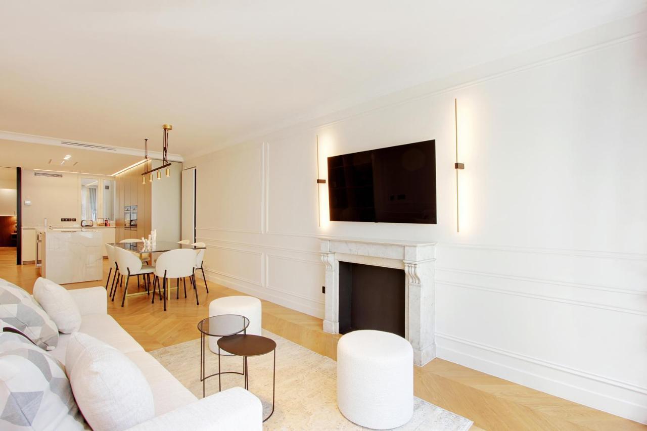 Stunning Apartment With View At The Very Heart Of 파리 외부 사진