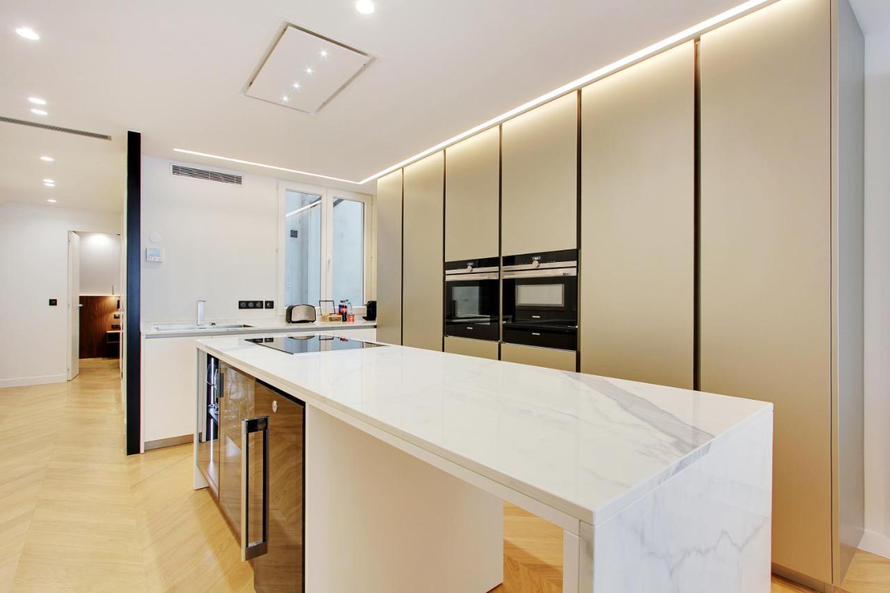 Stunning Apartment With View At The Very Heart Of 파리 외부 사진